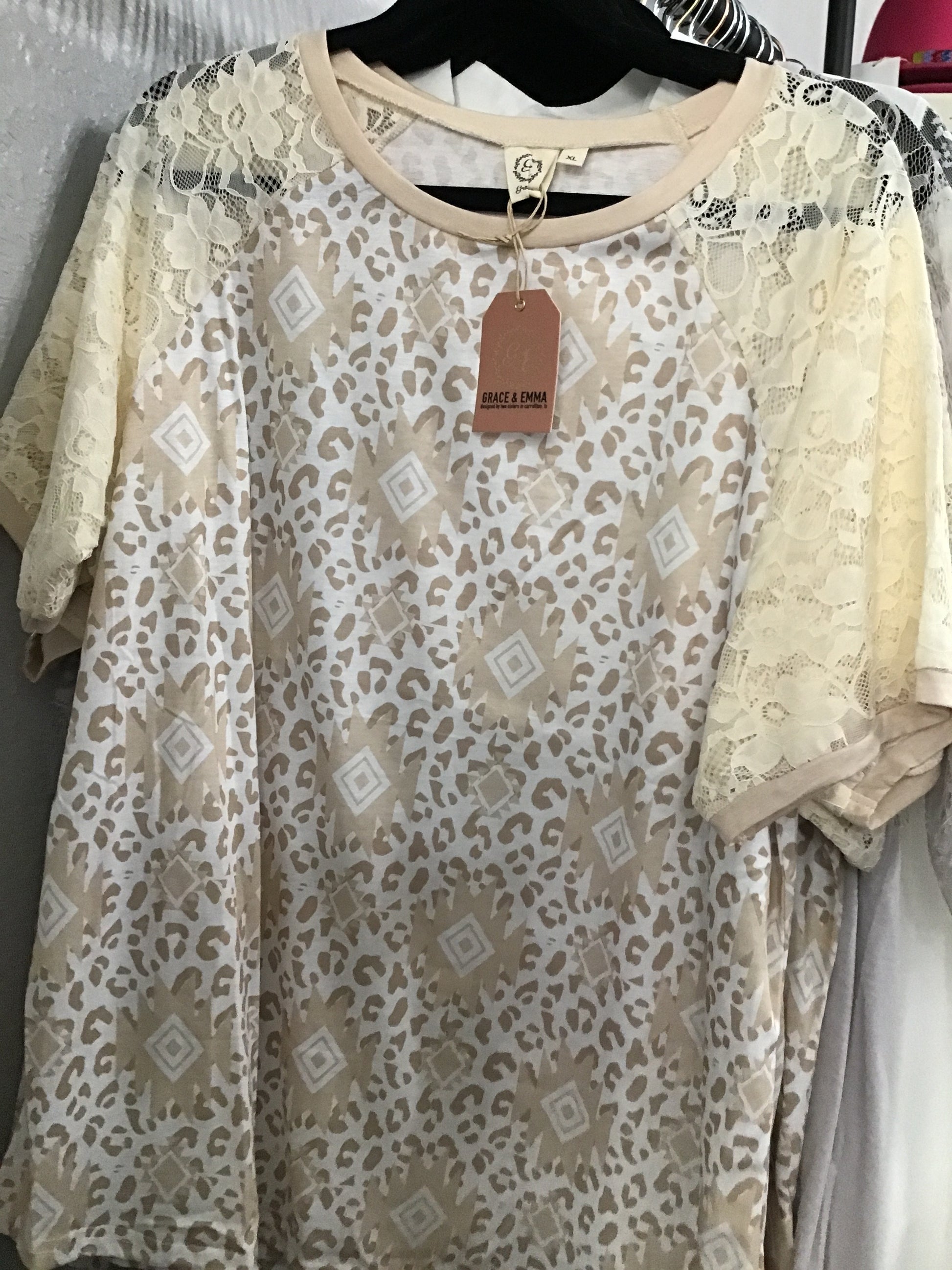 Cowprint lace sleeve tshirt