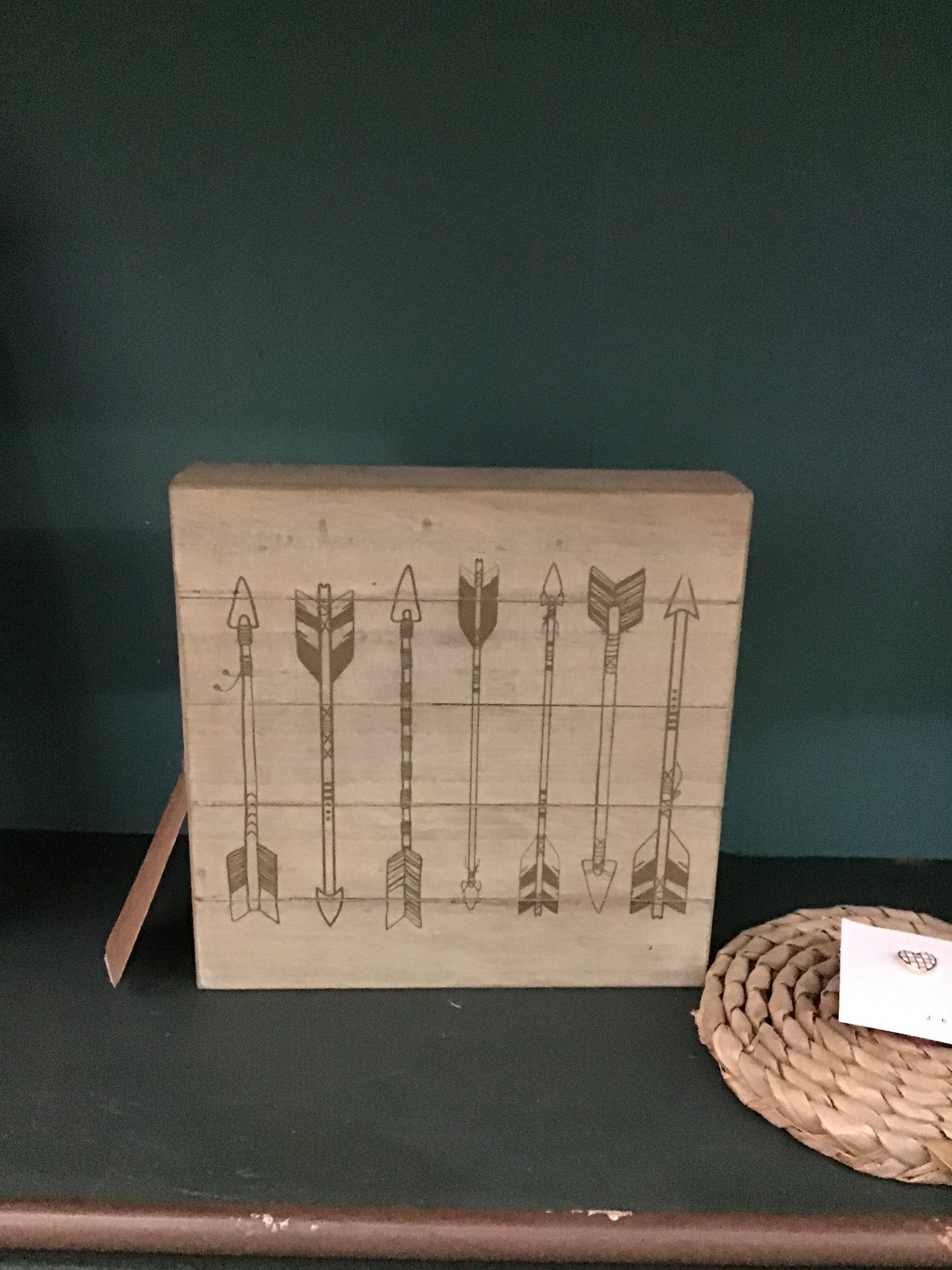 Arrow plaque