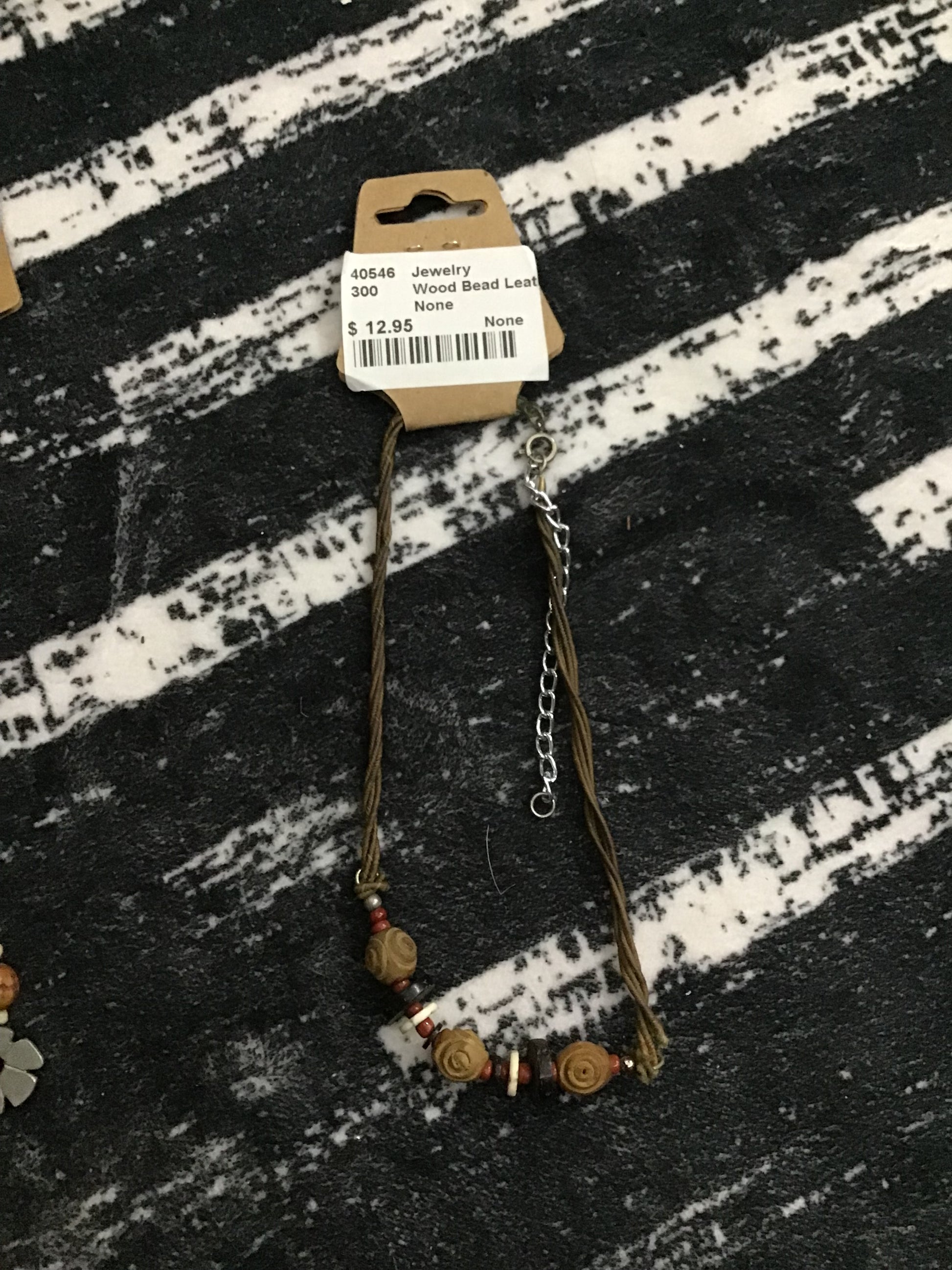 Wooden rose pattern necklace