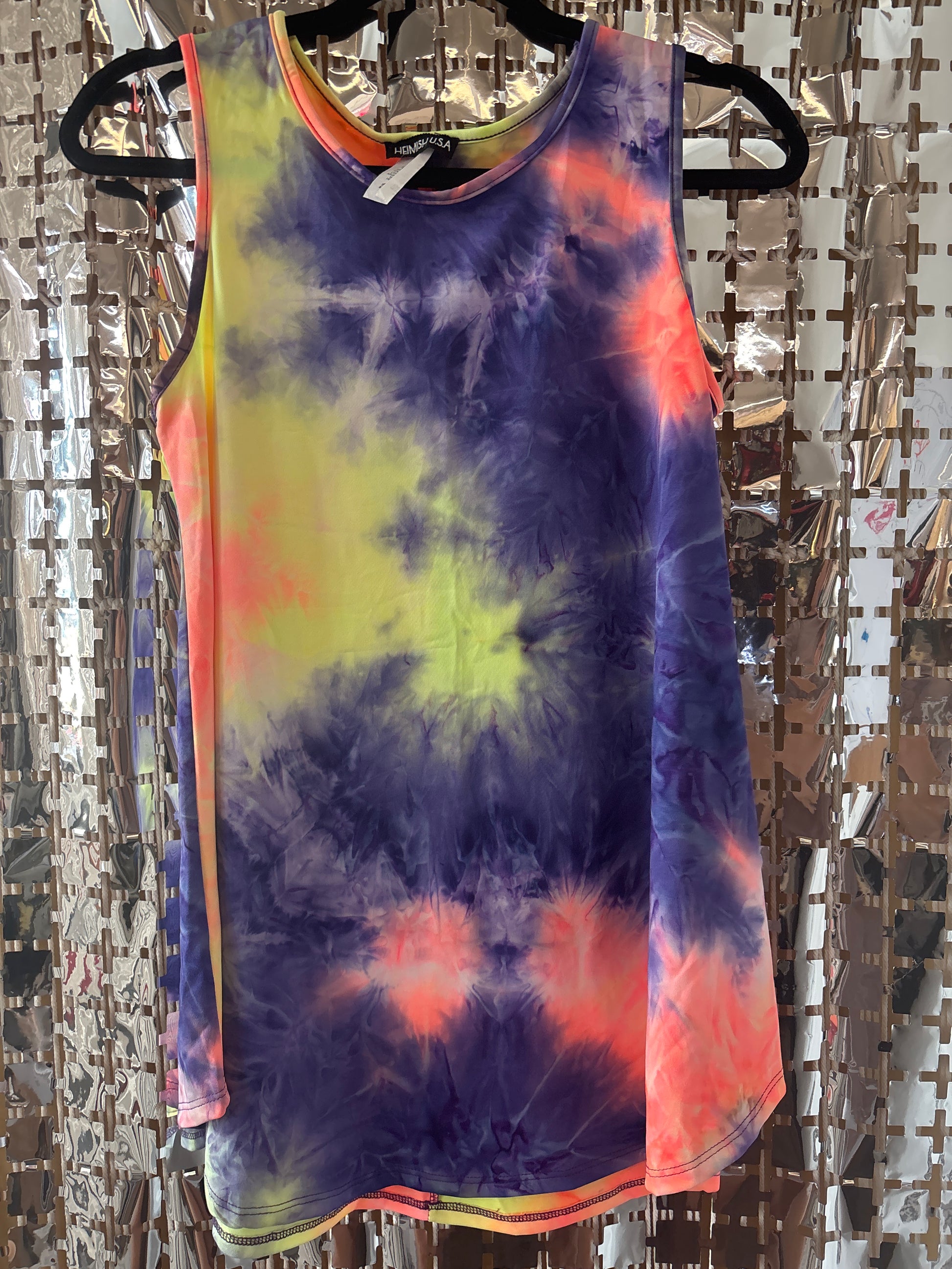 CLEARANCE GRAPHIC TANKS
