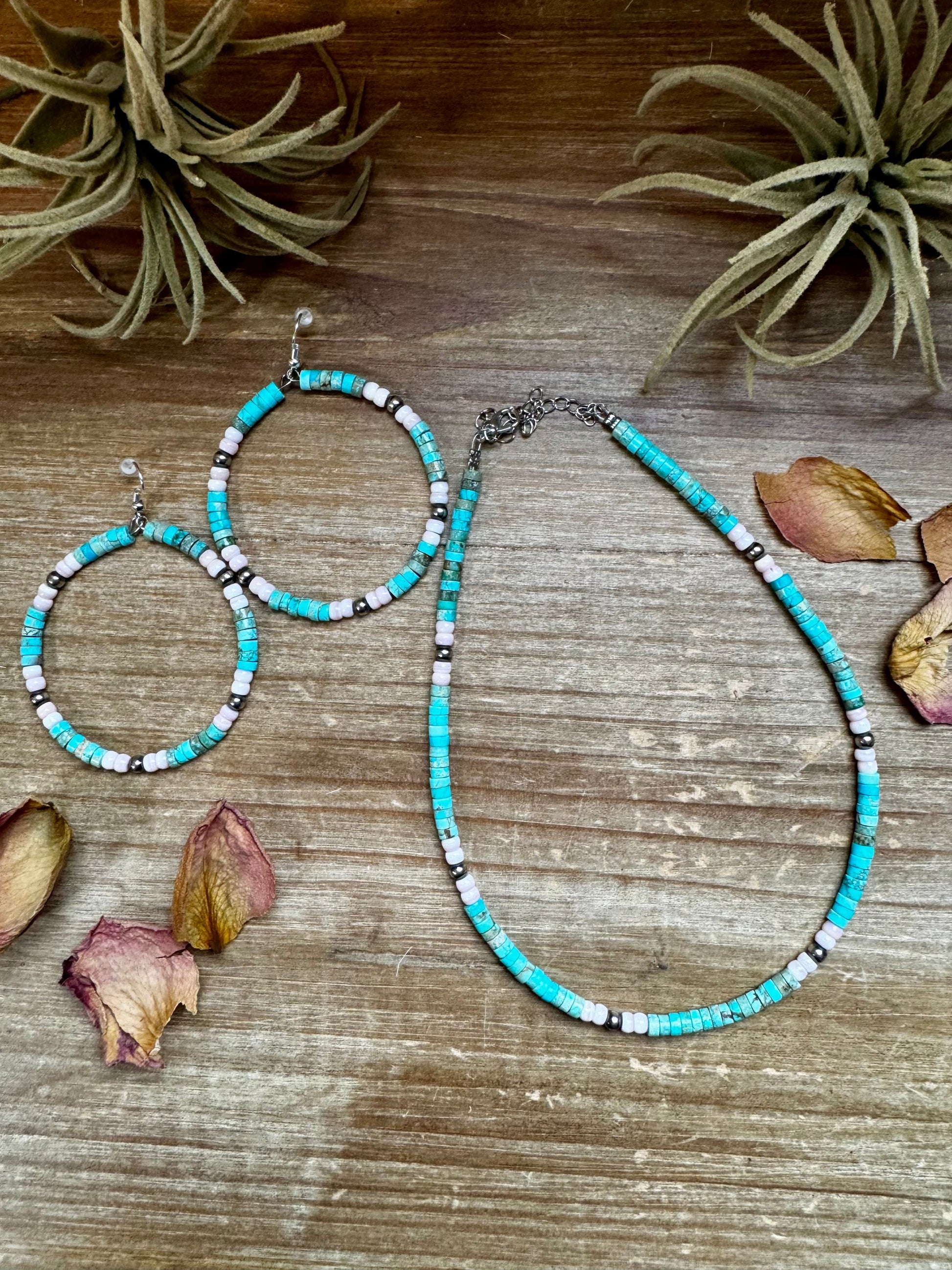 Turquoise Variscite & Pink Conch Hoop Earrings –  Exclusive Bijoux FAB Design