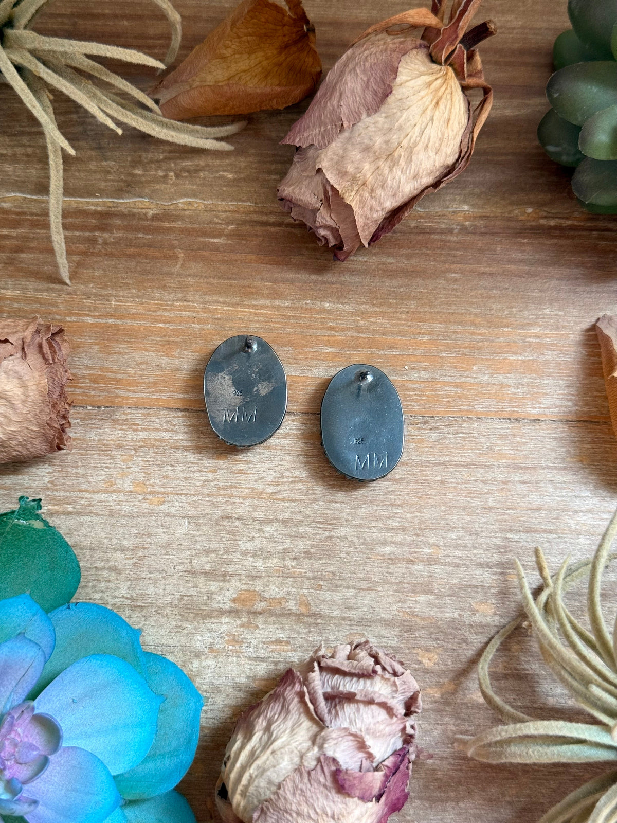 Oval Red Spiny Oyster Rope Border Stud Earrings – Option 2