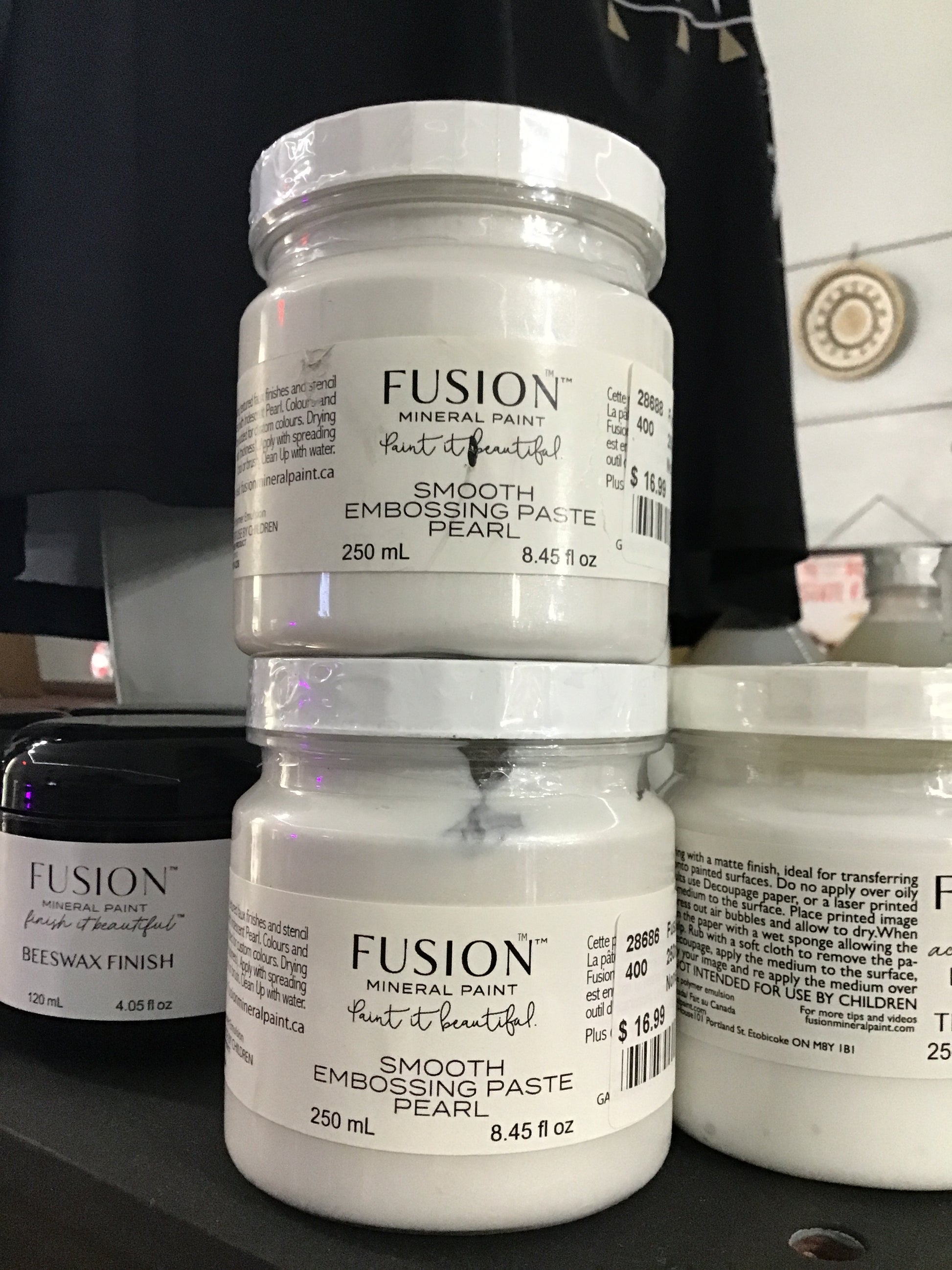 Smooth embossing paste