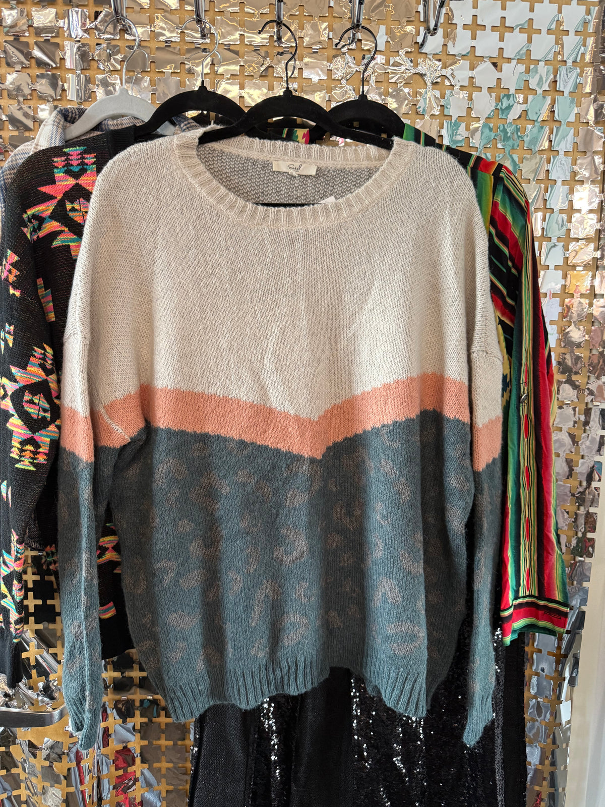 Leo v sweater