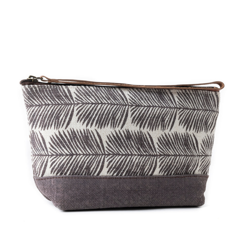 Wanderleaf Pouch in Earthern Grey