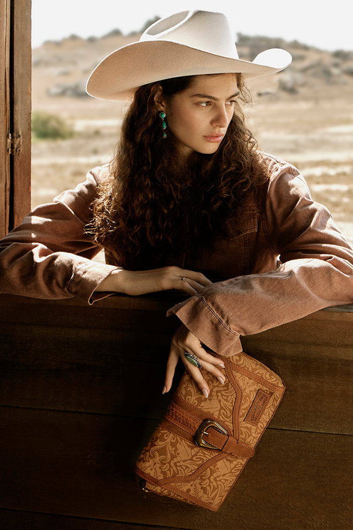 Yellowstone Maverick Sky Crossbody with Buckle in Amber
