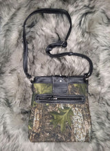 Load image into Gallery viewer, Camo crossbody
