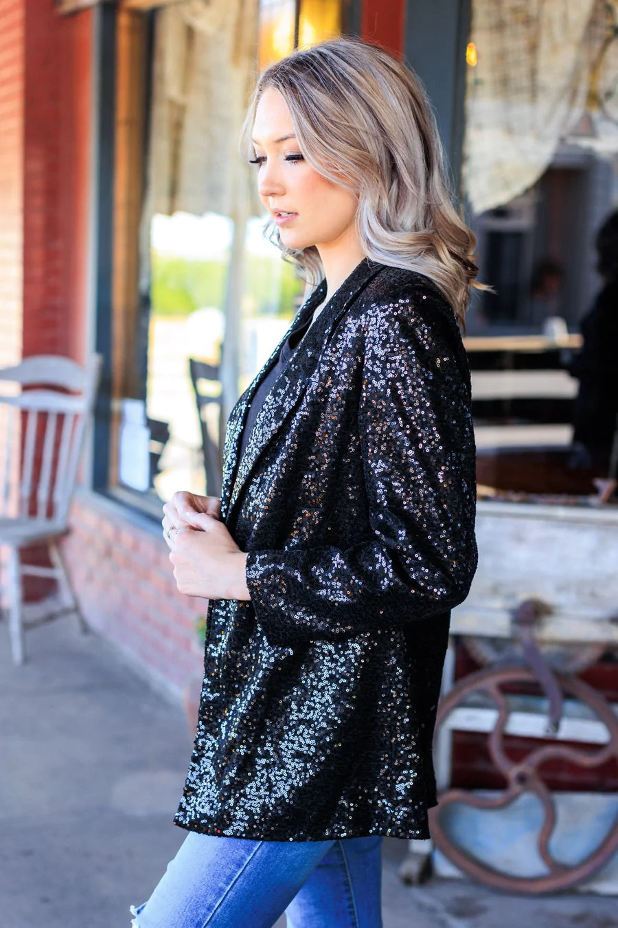 SPOTLIGHT WORTHY SEQUIN BLAZER