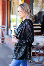 Load image into Gallery viewer, SPOTLIGHT WORTHY SEQUIN BLAZER
